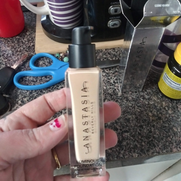 Anastasia Beverly Hills shade 120W - Picture 2 of 7